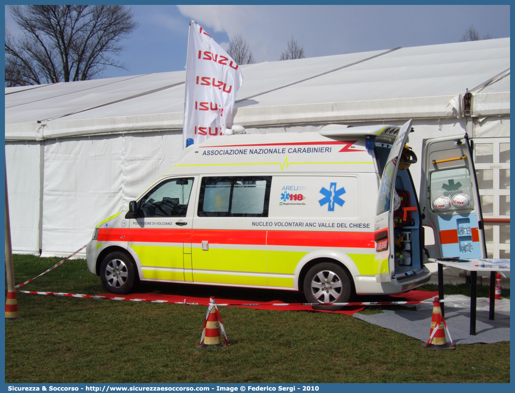 1V
Associazione Nazionale Carabinieri
Valle del Chiese (iPn 1)
Volkswagen Transporter T5
Allestitore Orion S.r.l.
Parole chiave: Associazione;Nazionale;Carabinieri;ANC;A.N.C.;Valle del Chiese;Ambulanza;Volkswagen;Transporter;T5;Orion