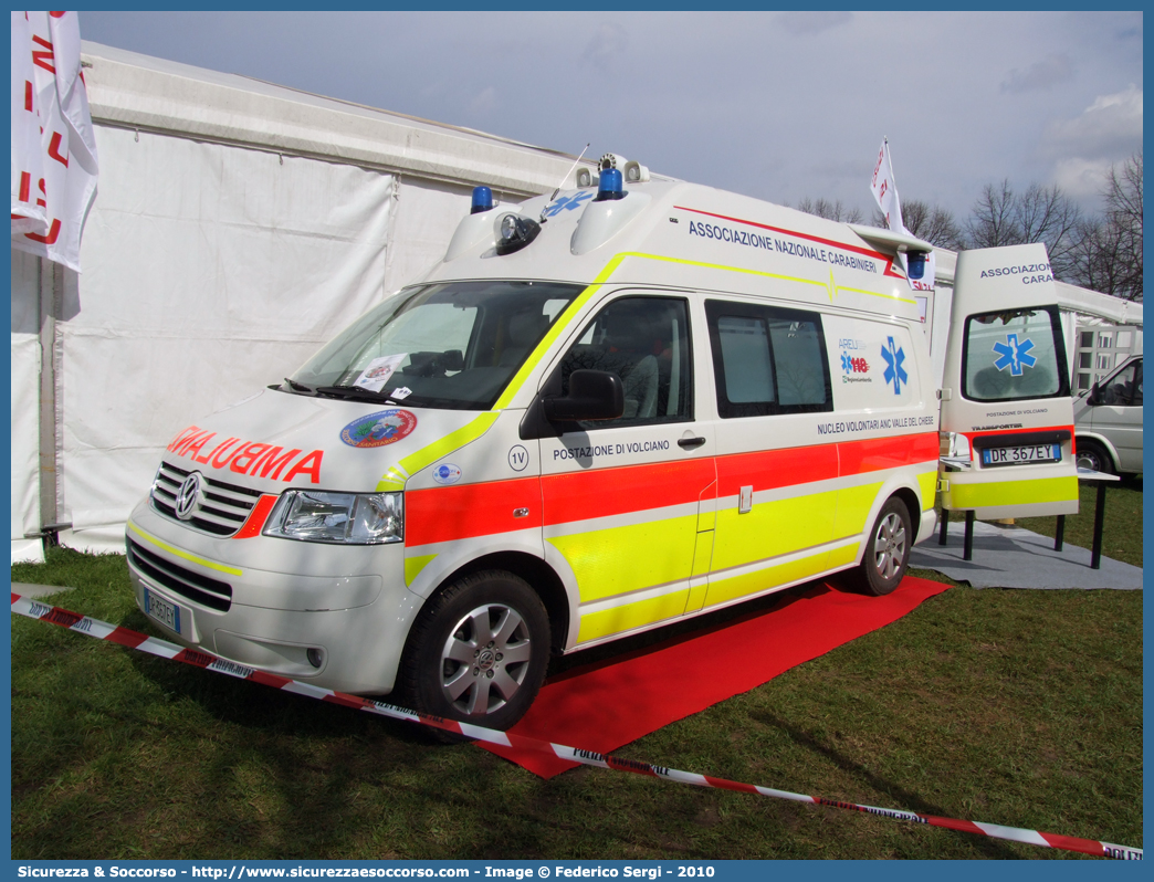 1V
Associazione Nazionale Carabinieri
Valle del Chiese (iPn 1)
Volkswagen Transporter T5
Allestitore Orion S.r.l.
Parole chiave: Associazione;Nazionale;Carabinieri;ANC;A.N.C.;Valle del Chiese;Ambulanza;Volkswagen;Transporter;T5;Orion