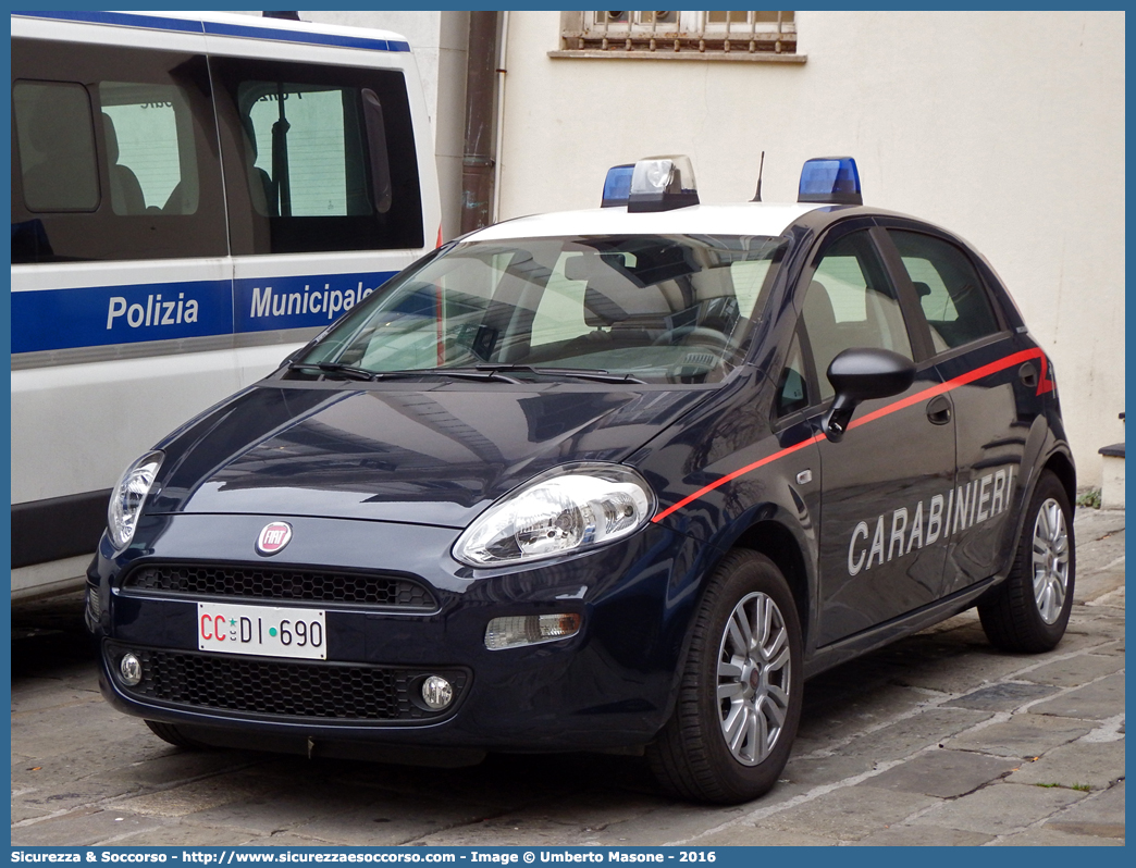 CC DI690
Arma dei Carabinieri
Fiat Punto IV serie
(I fornitura)
Parole chiave: CC;C.C.;Arma;Carabinieri;Fiat;Punto