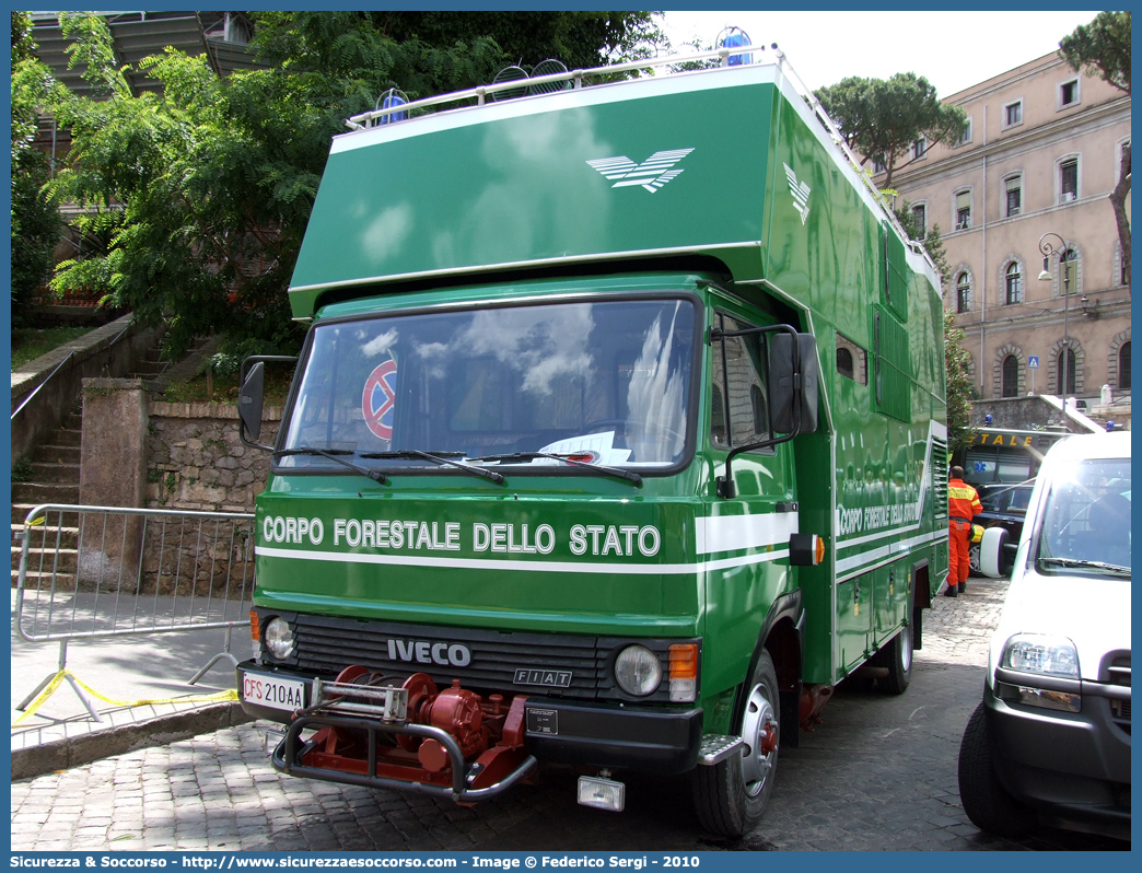 CFS 210AA
Corpo Forestale dello Stato
Iveco 79-13
Parole chiave: Corpo;Forestale;Stato;Corpo Forestale dello Stato;CFS;C.F.S.;Iveco;79-13;210AA;210 AA