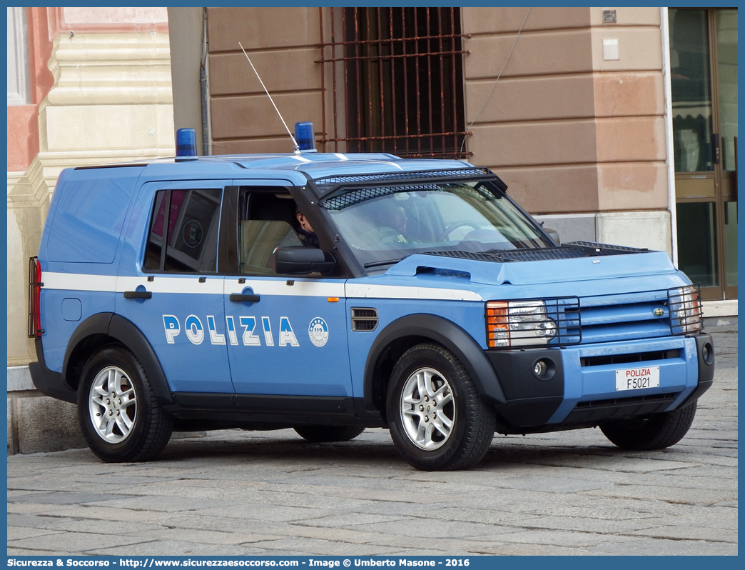 Polizia F5021
Polizia di Stato
Squadra Volante
Unità Operative di Primo Intervento
Land Rover Discovery 3
Parole chiave: PS;P.S.;Polizia;di;Stato;Squadra;Volante;Land Rover;Discovery;Unità;Operative;Primo;Intervento;UOPI;U.O.P.I.