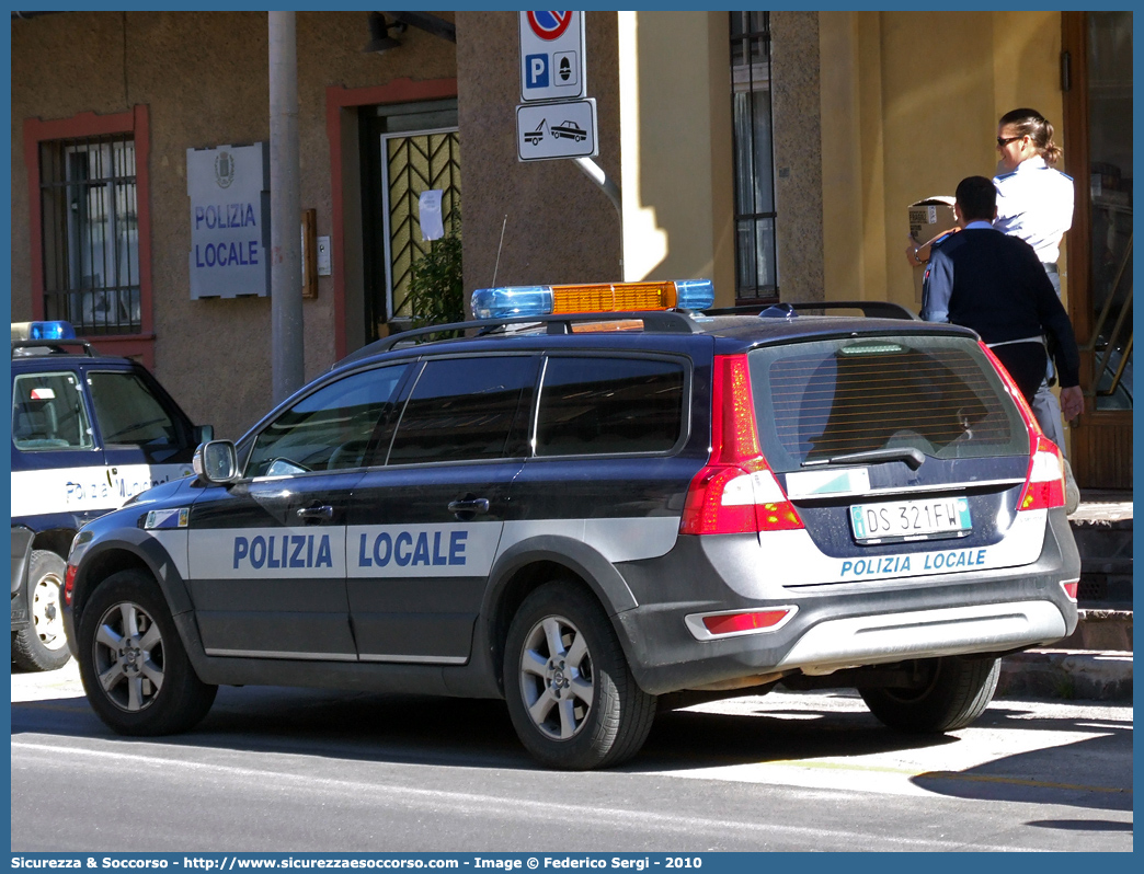 -
Polizia Locale
Comune di Cortina d'Ampezzo
Volvo XC70 III serie
Allestitore Bertazzoni S.r.l.
Parole chiave: Polizia;Locale;Municipale;Cortina d&#039;Ampezzo;Cortina;Ampezzo;Volvo;XC70;XC;70;Bertazzoni