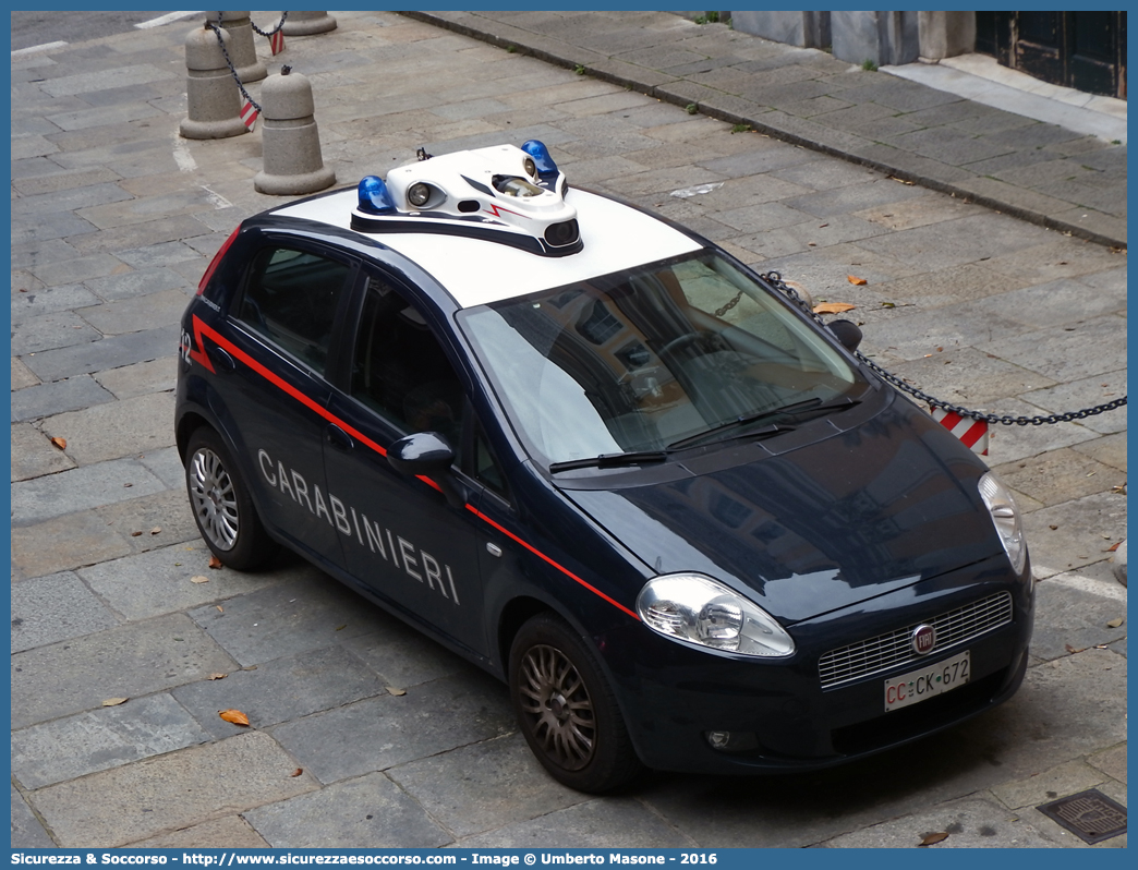 CC CK672
Arma dei Carabinieri
Fiat Grande Punto
(con sistema E.V.A.)
Parole chiave: CC;C.C.;Arma;Carabinieri;Fiat;Grande;Punto;sistema;EVA;E.V.A.;CK672