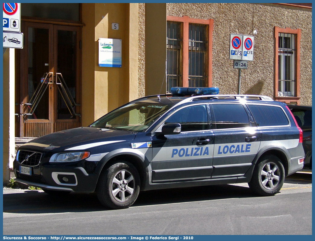 -
Polizia Locale
Comune di Cortina d'Ampezzo
Volvo XC70 III serie
Allestitore Bertazzoni S.r.l.
Parole chiave: Polizia;Locale;Municipale;Cortina d&#039;Ampezzo;Cortina;Ampezzo;Volvo;XC70;XC;70;Bertazzoni