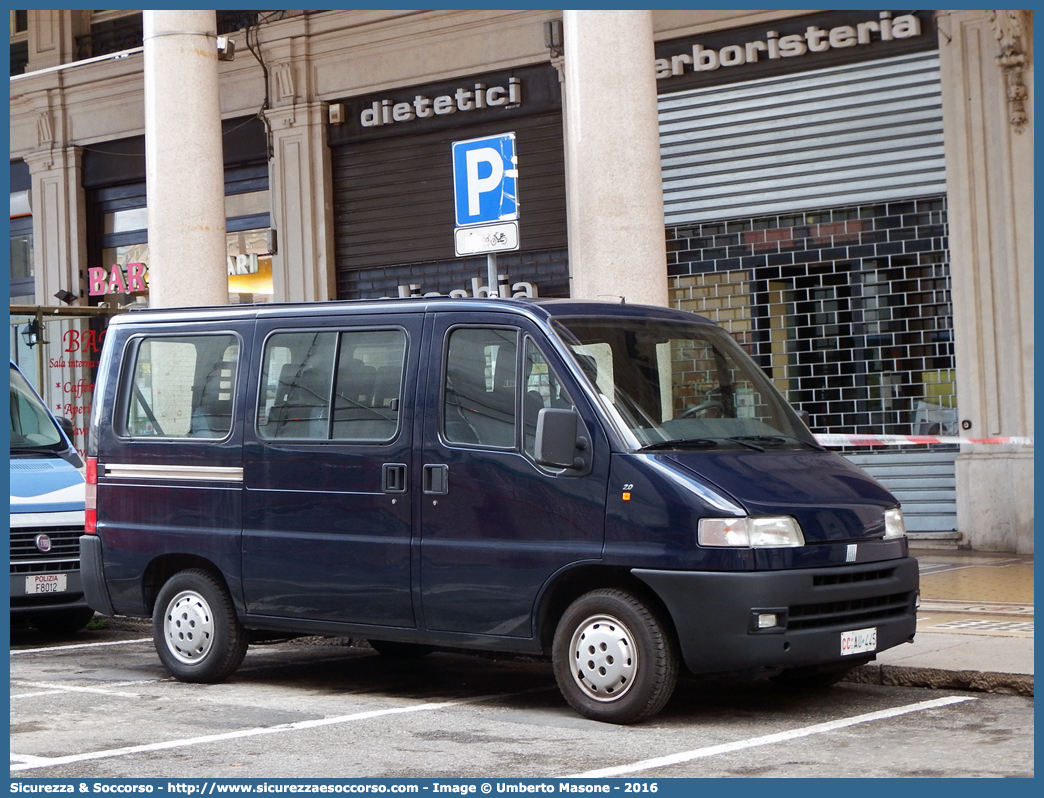 CC AU445
Arma dei Carabinieri
Fiat Ducato II serie
Parole chiave: CC;C.C.;dei;Arma;Carabinieri;Bus;Minibus;Fiat;Ducato;AU445