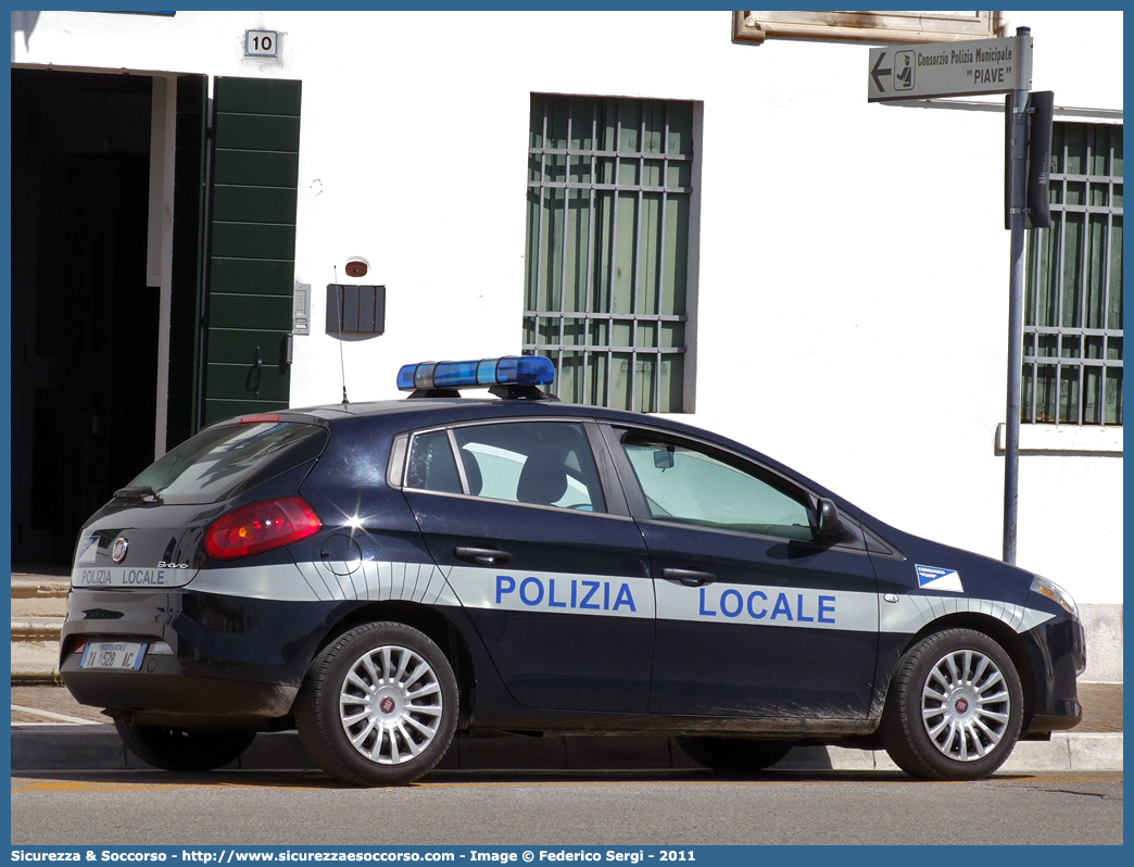 Polizia Locale YA528AC
Polizia Locale
Consorzio Piave
Fiat Nuova Bravo
Parole chiave: PL;P.L.;PM;P.M.;Polizia;Locale;Municipale;Piave;Santa Lucia di Piave;Spresiano;Susegana;Vazzola;Fiat;Nuova Bravo;YA528AC;YA 528 AC