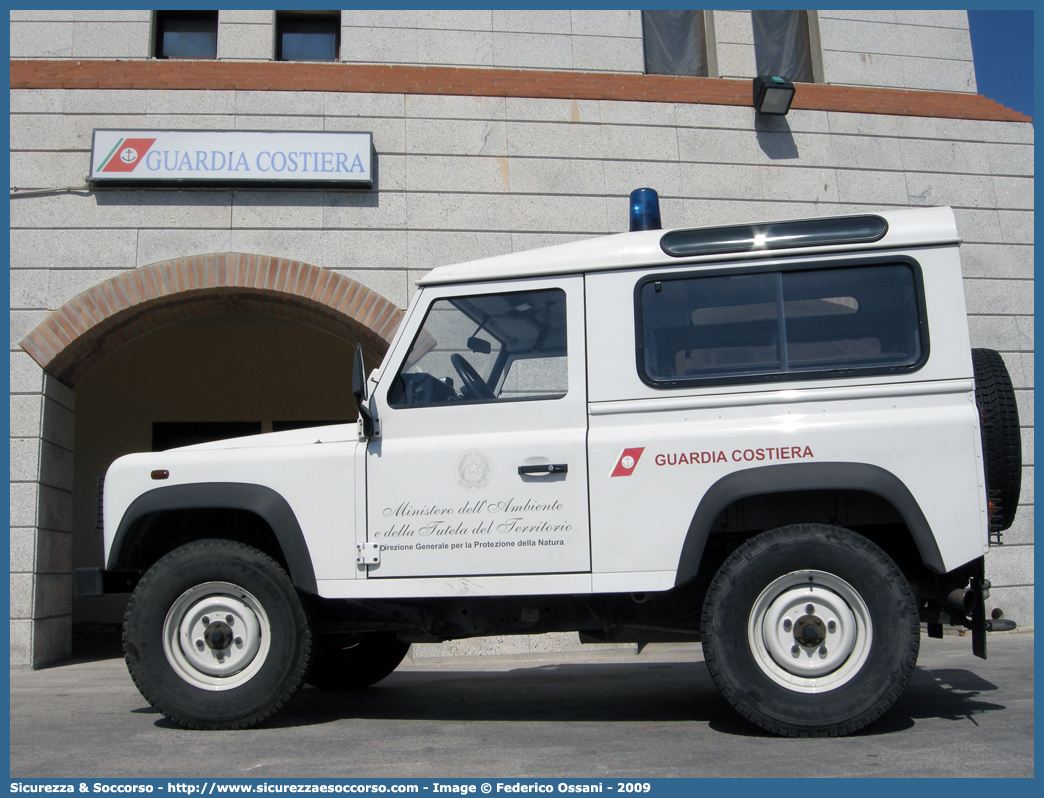 CP 2938
Corpo delle Capitanerie di Porto
Guardia Costiera
Land Rover Defender 90
Parole chiave: CP;GC;C.P.;G.C.;Guardia Costiera;Capitaneria di Porto;Capitanerie di Porto;Land Rover;Defender;90;2938