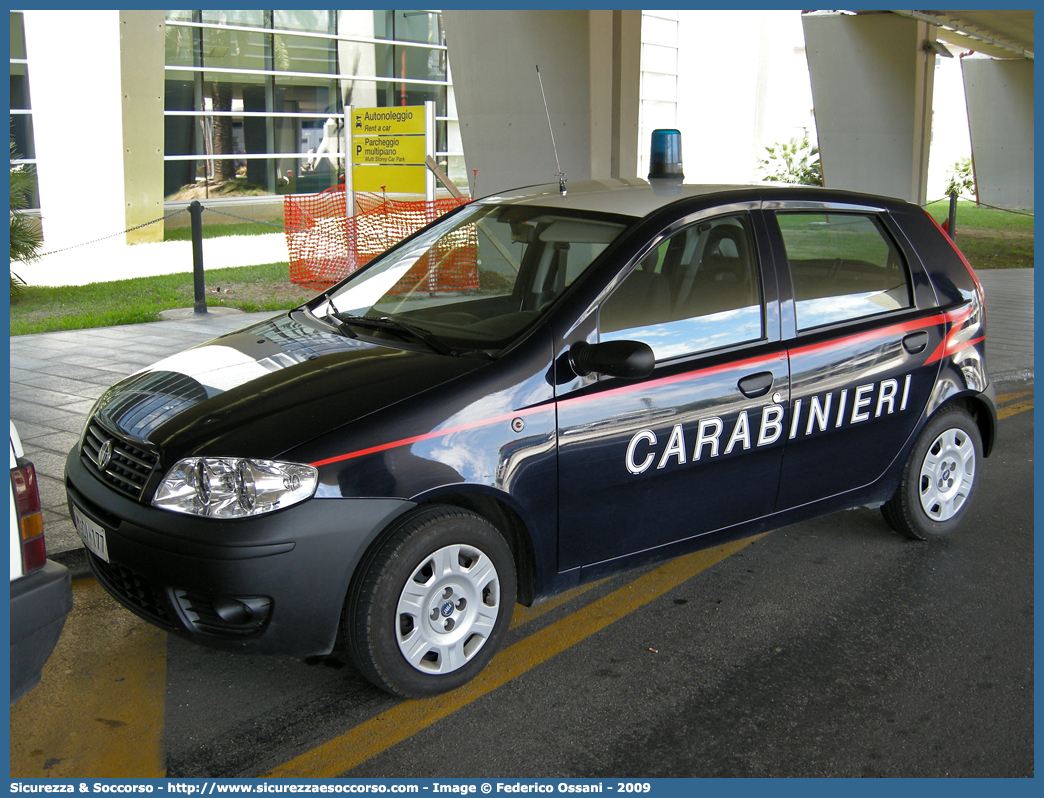 AM CI177
Arma dei Carabinieri
Reparto Carabinieri presso l'Aeronautica Militare
Fiat Punto III serie
Parole chiave: AM;A.M.;CC;C.C.;Arma;Carabinieri;Aeronautica;Militare;Fiat;Punto