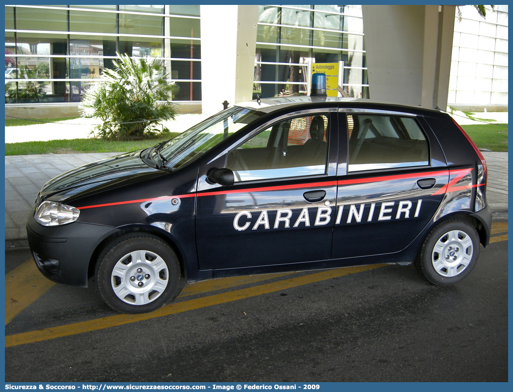 AM CI177
Arma dei Carabinieri
Reparto Carabinieri presso l'Aeronautica Militare
Fiat Punto III serie
Parole chiave: AM;A.M.;CC;C.C.;Arma;Carabinieri;Aeronautica;Militare;Fiat;Punto