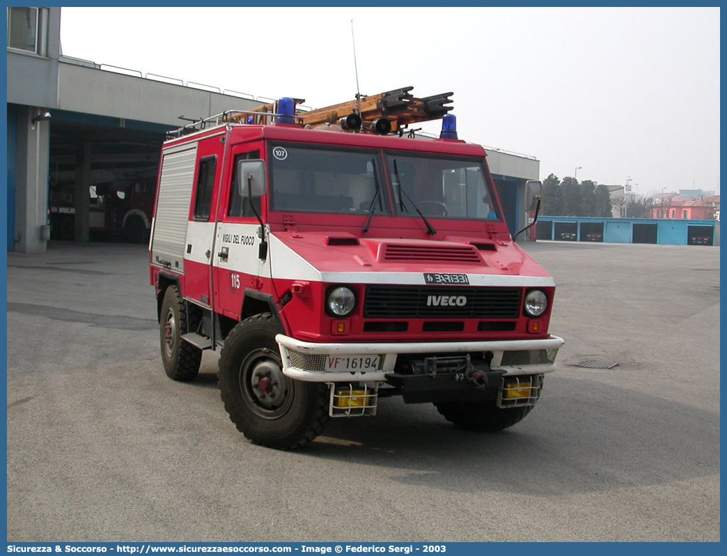 VF 16194
Corpo Nazionale Vigili del Fuoco
Iveco 40-10WM
Allestitore Baribbi S.p.A.
Parole chiave: VF;V.F.;VVF;V.V.F.;Corpo;Nazionale;Vigili;del;Fuoco;Polisoccorso;Iveco;40-10WM;40;10;WM;VM90;VM 90;Magirus