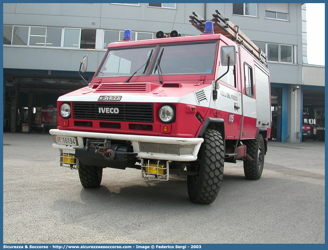 VF 16194
Corpo Nazionale Vigili del Fuoco
Iveco 40-10WM
Allestitore Baribbi S.p.A.
Parole chiave: VF;V.F.;VVF;V.V.F.;Corpo;Nazionale;Vigili;del;Fuoco;Polisoccorso;Iveco;40-10WM;40;10;WM;VM90;VM 90;Magirus