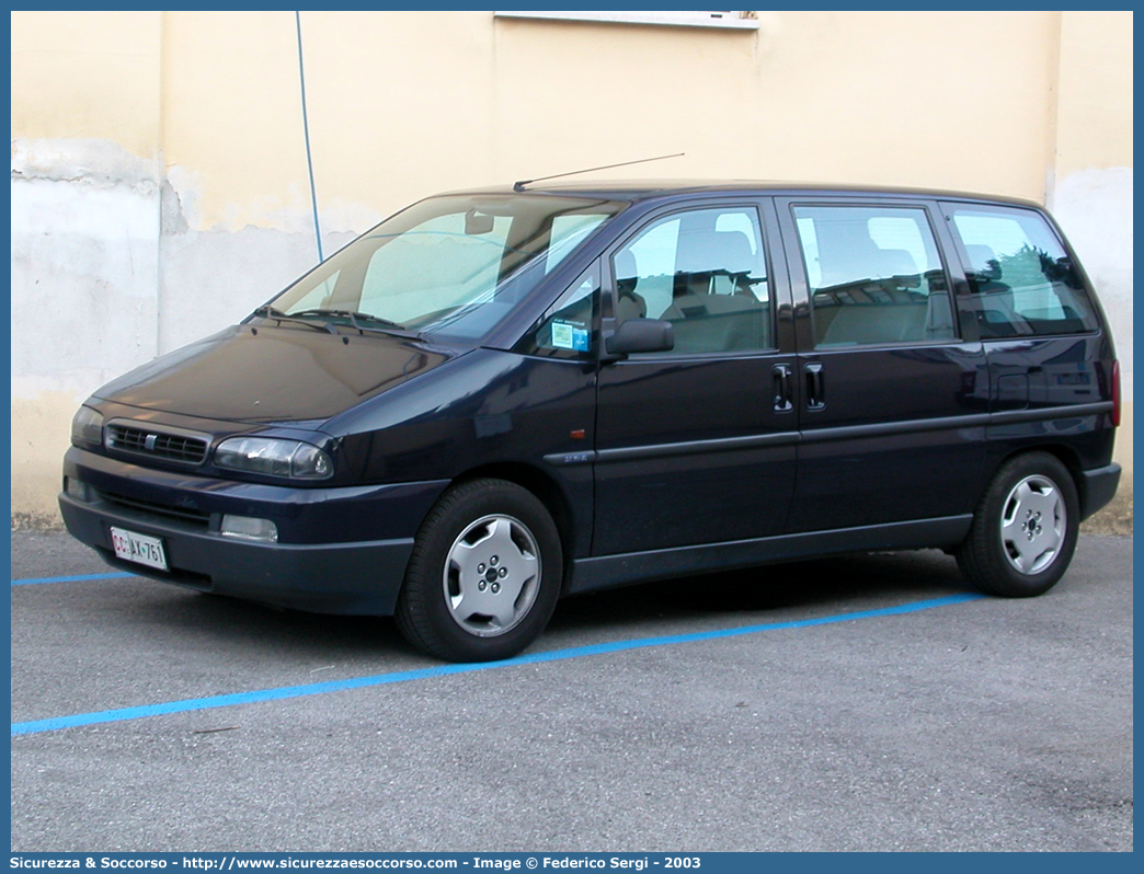 CC AX761
Arma dei Carabinieri
Fiat Ulysse II serie
Parole chiave: CC;Arma dei Carabinieri;Carabinieri;Fiat;Ulysse