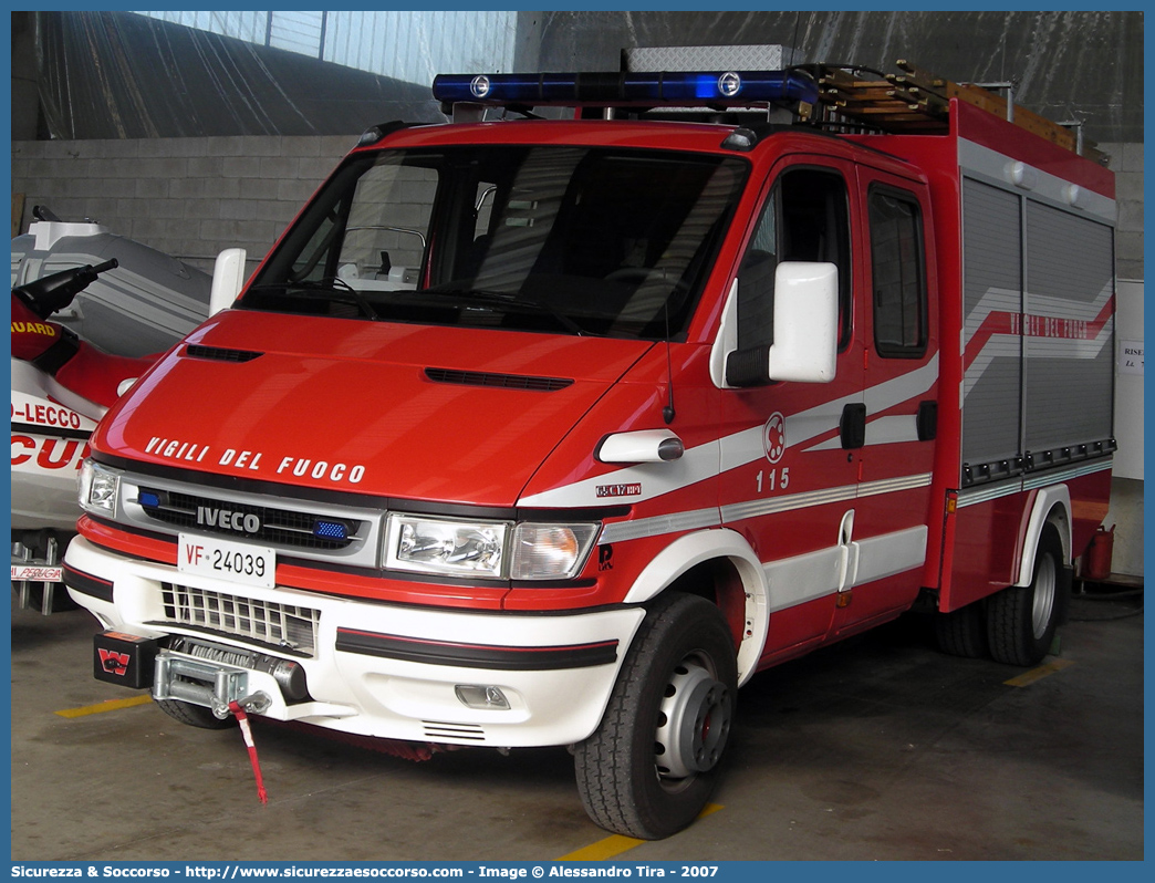 VF 24039
Corpo Nazionale Vigili del Fuoco
Iveco Daily 65C17 III serie
Allestitore Piemme Antincendi S.r.l.
Parole chiave: Corpo;Nazionale;Vigili del Fuoco;Vigili;Fuoco;Polisoccorso;Iveco;Daily;65C17;65 C 17;65C 17;65 C17;Piemme Antincendi