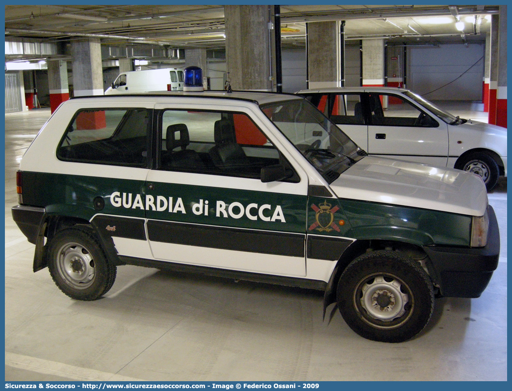 Polizia 157
Repubblica di San Marino
Guardia di Rocca
Fiat Panda 4x4 II serie
Parole chiave: Repubblica;San Marino;RSM;R.S.M.;Guardia di Rocca;Guardia;Rocca;Fiat;Panda;4x4