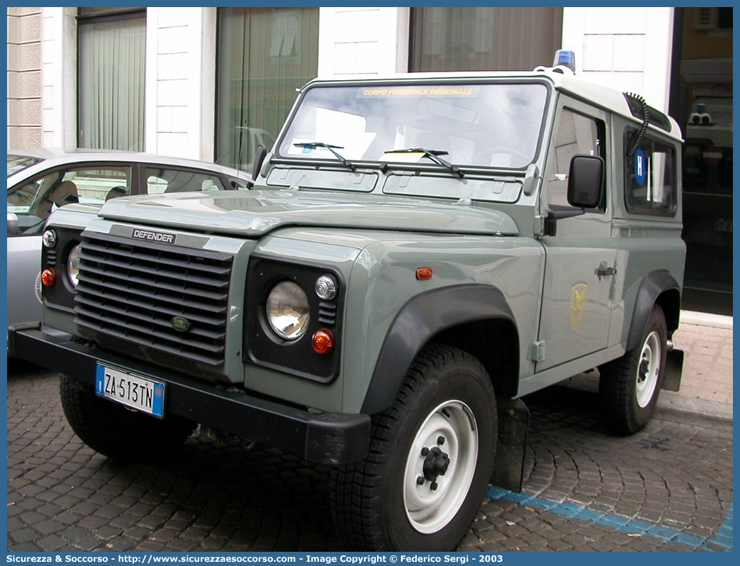 -
Corpo Forestale 
Regione Friuli Venezia Giulia
Land Rover Defender 90
Parole chiave: Corpo;Forestale;Friuli Venezia Giulia;CFFVG;C.F.F.V.G.;Land Rover;Defender;Defender 90