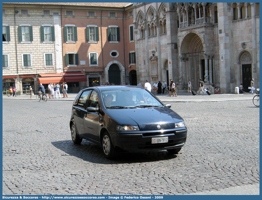 CC BN912
Arma dei Carabinieri
Fiat Punto II serie
Parole chiave: CC;C.C.;Arma;dei;Carabinieri;Fiat;Punto