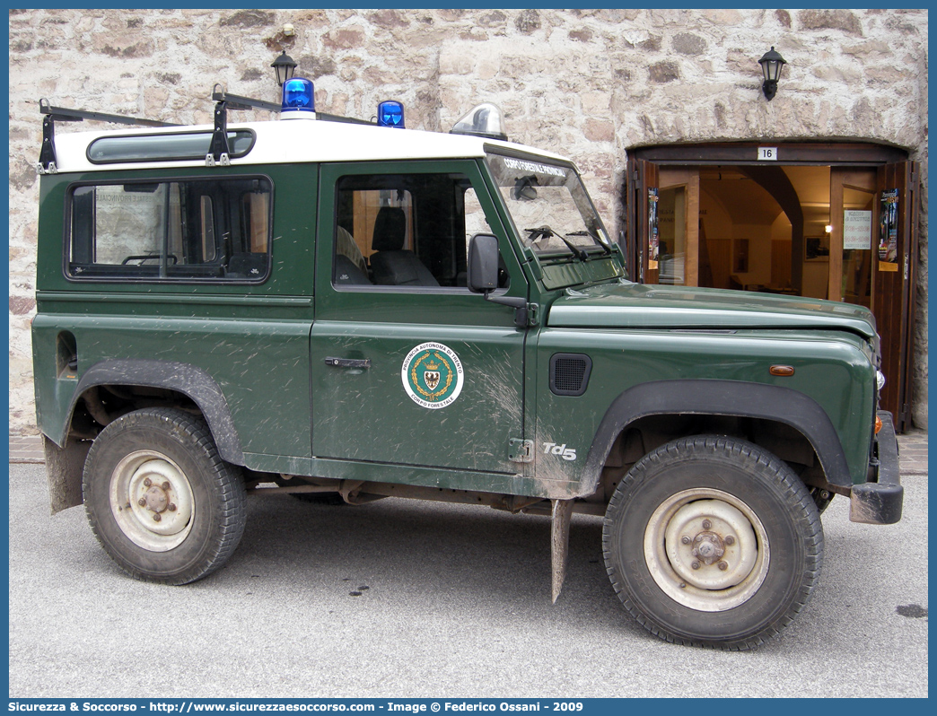 CF A10TN
Corpo Forestale
Provincia Autonoma di Trento
Land Rover Defender 90
Parole chiave: CF;C.F.;TN;Corpo;Forestale;Trento;Trentino;Land;Rover;Defender;90