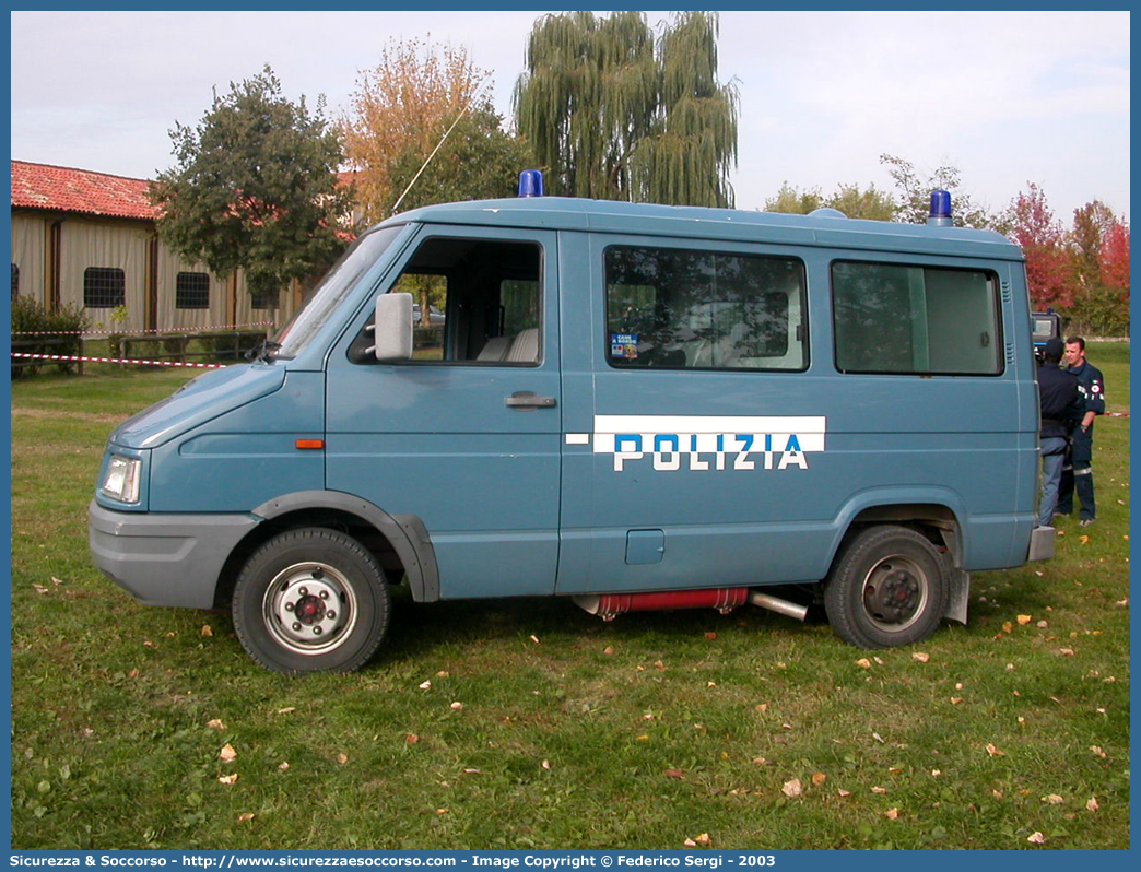 Polizia A2135
Polizia di Stato
Reparto Mobile
Cinofili
Iveco Daily 35-10 II serie
Parole chiave: Polizia;Stato;PS;P.S.;Reparto;Mobile;Cinofili;Iveco;Daily;35-10;35 - 10