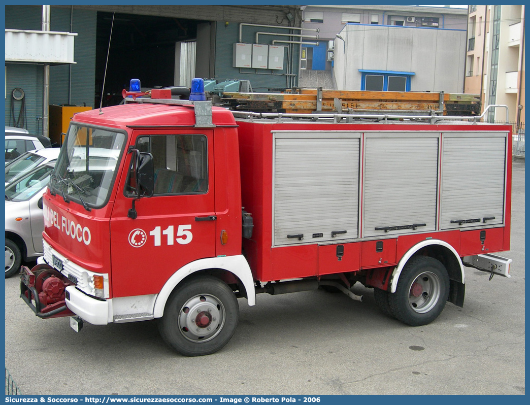 VF 13853
Corpo Nazionale Vigili del Fuoco
Iveco 60-10
Allestitore Baribbi S.p.A.
(variante)
Parole chiave: Corpo;Nazionale;Vigili del Fuoco;Vigili;Fuoco;Polisoccorso;Iveco;60-10;60 - 10;Baribbi