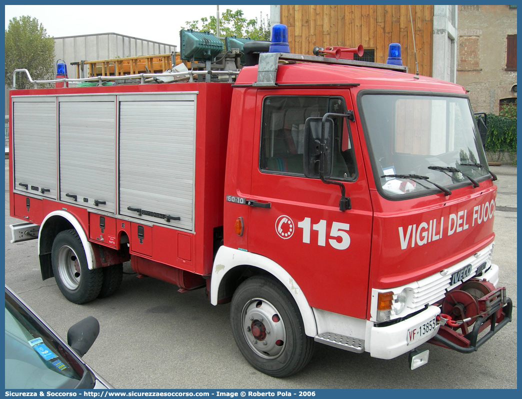 VF 13853
Corpo Nazionale Vigili del Fuoco
Iveco 60-10
Allestitore Baribbi S.p.A.
(variante)
Parole chiave: Corpo;Nazionale;Vigili del Fuoco;Vigili;Fuoco;Polisoccorso;Iveco;60-10;60 - 10;Baribbi