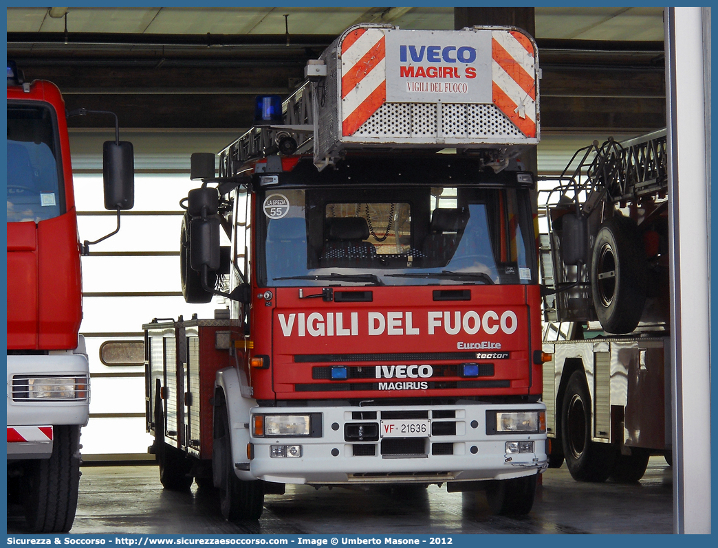 VF 21636
Corpo Nazionale Vigili del Fuoco
Iveco 150E28 EuroFire I serie
Allestitore Magirus
Parole chiave: VVF;V.V.F.;Corpo;Nazionale;Vigili;del;Fuoco;AutoScala;AS;Iveco;150E28;EuroFire;Magirus