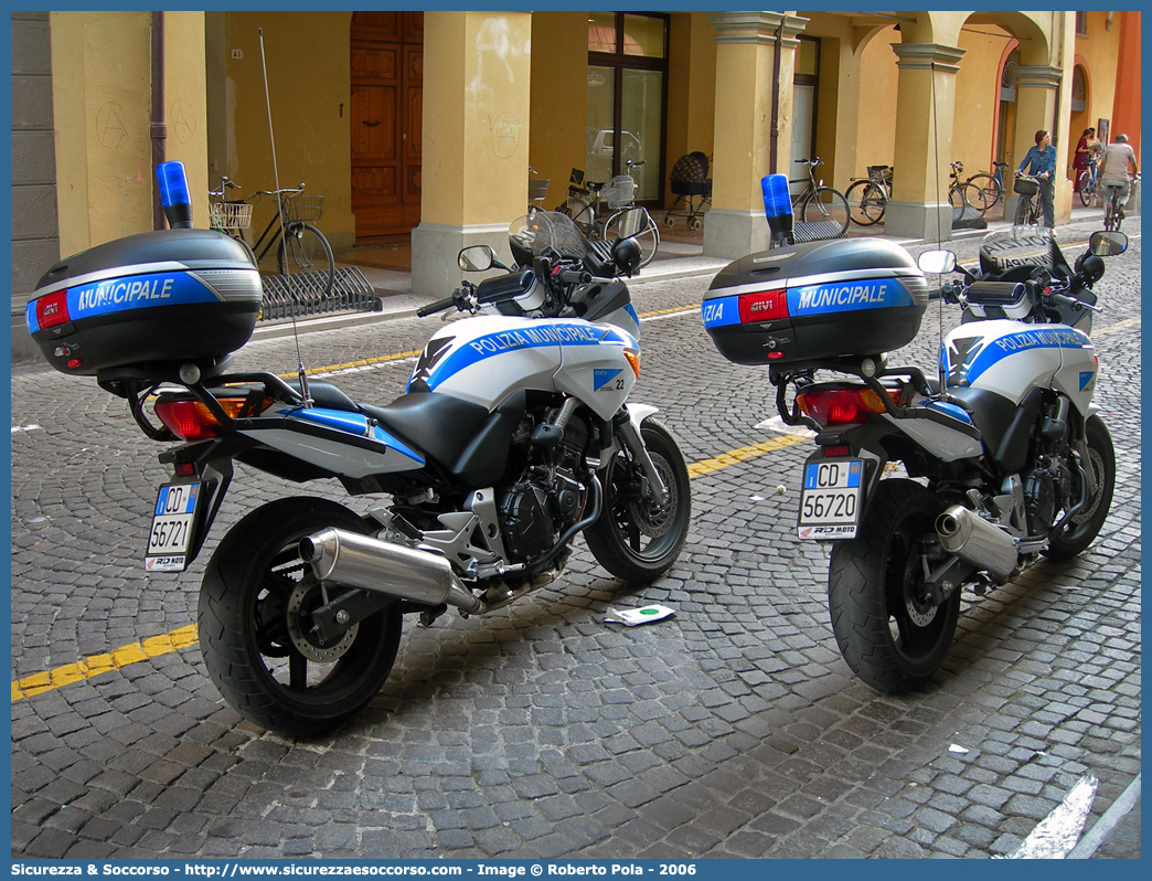 -
Polizia Municipale
Comune di Cento
Honda CBF600
Parole chiave: Polizia;Municipale;Locale;Cento;Honda;CBF600;CBF 600