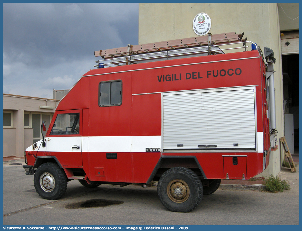 VF 15878
Corpo Nazionale Vigili del Fuoco
Nucleo Aeroportuale
Iveco 40.10WM
Allestitore Baribbi S.p.A.
Parole chiave: Corpo;Nazionale;Vigili del Fuoco;Vigili;Fuoco;Iveco;40.10WM;40.10 WM;VM90;VM 90;Aeroportuale