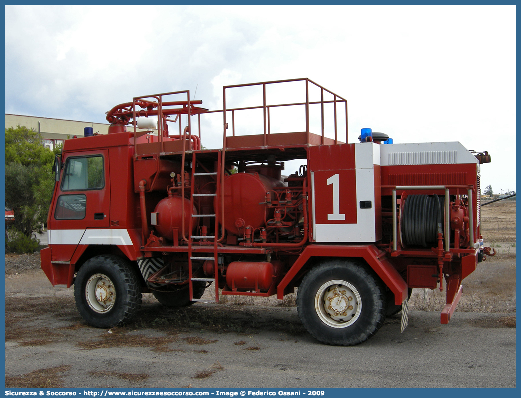 VF 16407
Corpo Nazionale Vigili del Fuoco
Nucleo Aeroportuale
Sirmac Rampini 524D 4x4 "Rambo"
Parole chiave: VF;VVF;V.F.;V.V.F.;Corpo;Nazionale;Vigili del Fuoco;Vigili;Fuoco;Sirmac;Rampini;524D;Rambo;Aeroportuale