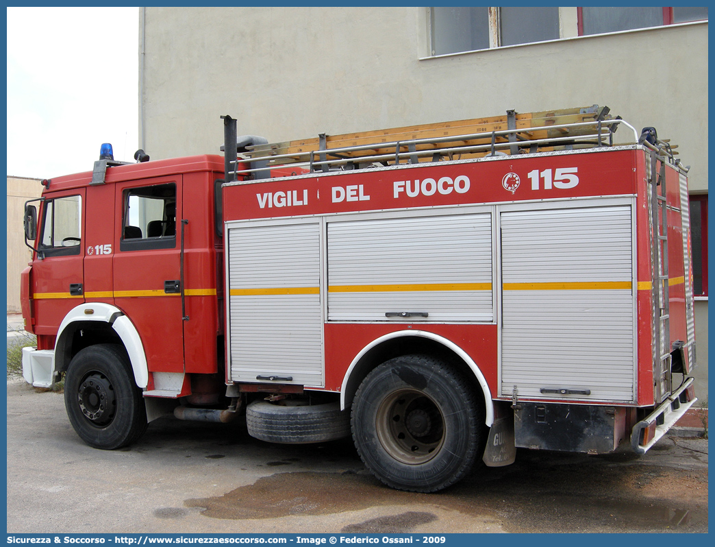 VF 15988
Corpo Nazionale Vigili del Fuoco
Iveco 190-26
Allestitore Baribbi S.p.A.
Parole chiave: VVF;V.V.F.;Corpo;Nazionale;Vigili;del;Fuoco;AutoPompaSerbatoio;APS;A.P.S.;Iveco;190;26;190-26;Baribbi