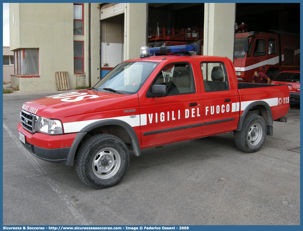 VF 24131
Corpo Nazionale Vigili del Fuoco
Nucleo Aeroportuale
Ford Ranger II serie
Parole chiave: Corpo;Nazionale;Vigili del Fuoco;Vigili;Fuoco;Aeroportuale;Ford;Ranger;ROS;R.O.S.;Responsabile;Operazioni;Soccorso