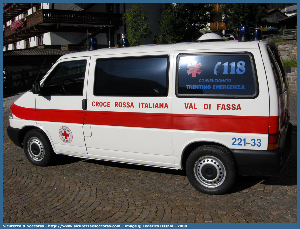 CRI 15122
Croce Rossa Italiana
Val di Fassa (TN)
Volkswagen Transporter T4 restyling
Parole chiave: Croce;Rossa;Italiana;CRI;C.R.I.;Ambulanza;Volkswagen;Transporter;T4;Val di Fassa