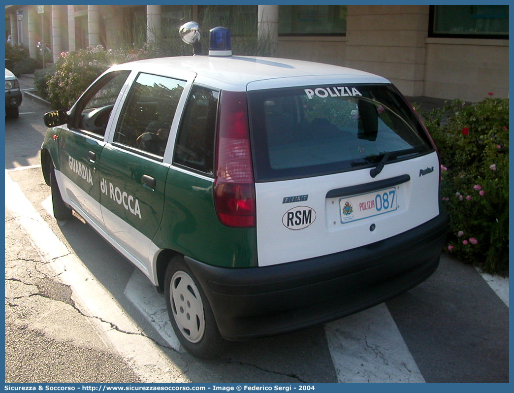 Polizia 087
Repubblica di San Marino
Guardia di Rocca
Fiat Punto I serie
Parole chiave: Repubblica;San Marino;RSM;R.S.M.;Guardia di Rocca;Guardia;Rocca;Fiat;Punto