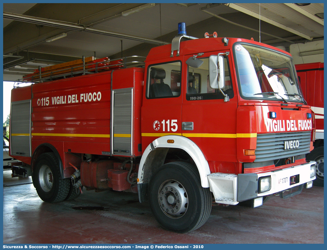 VF 17071
Corpo Nazionale Vigili del Fuoco
Iveco 190-26
Allestitore Baribbi S.p.A.
Parole chiave: VVF;V.V.F.;Corpo;Nazionale;Vigili;del;Fuoco;ABP;A.B.P.;AutoBottePompa;AutoBotte;Fiat;Iveco;190-26;190 - 26;Baribbi