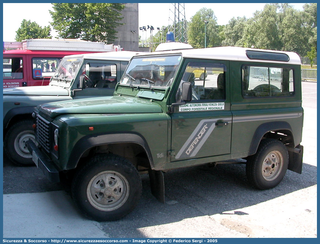 -
Corpo Forestale 
Regione Friuli Venezia Giulia
Land Rover Defender 90
Parole chiave: Corpo;Forestale;Friuli Venezia Giulia;CFFVG;C.F.F.V.G.;Land Rover;Defender;Defender 90