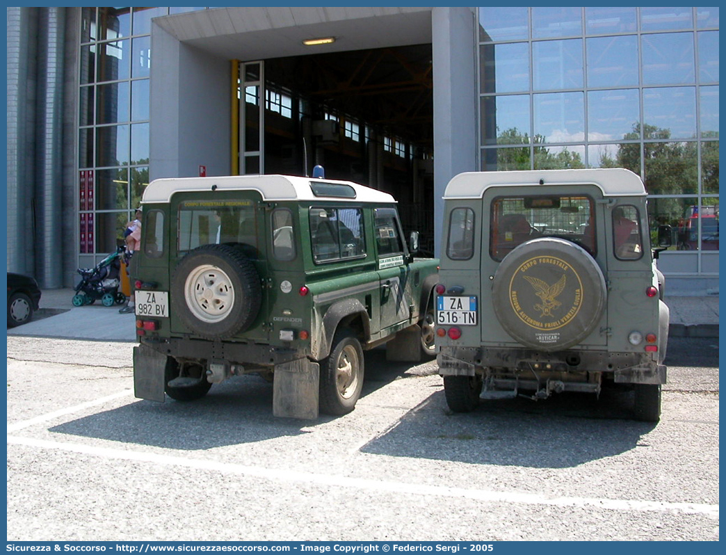 -
Corpo Forestale 
Regione Friuli Venezia Giulia
Land Rover Defender 90
Parole chiave: Corpo;Forestale;Friuli Venezia Giulia;CFFVG;C.F.F.V.G.;Land Rover;Defender;Defender 90