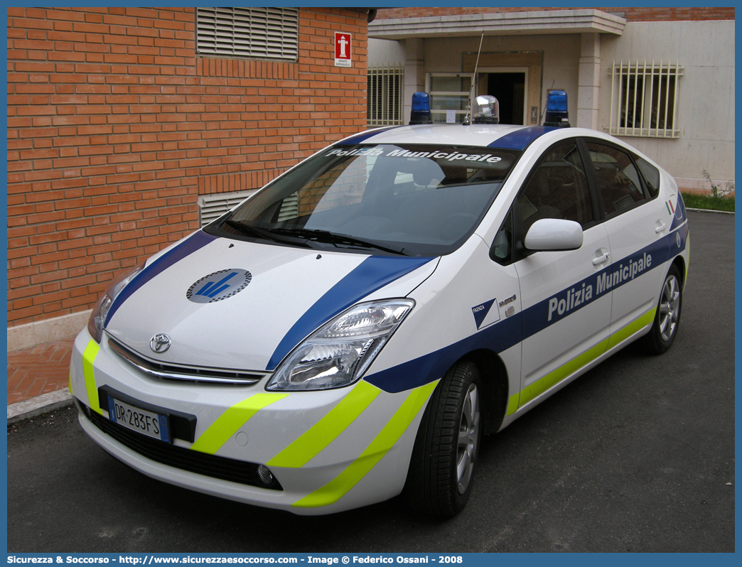 -
Polizia Municipale
Comune di Faenza
Toyota Prius II serie
Parole chiave: Polizia;Locale;Municipale;Faenza;Toyota;Prius