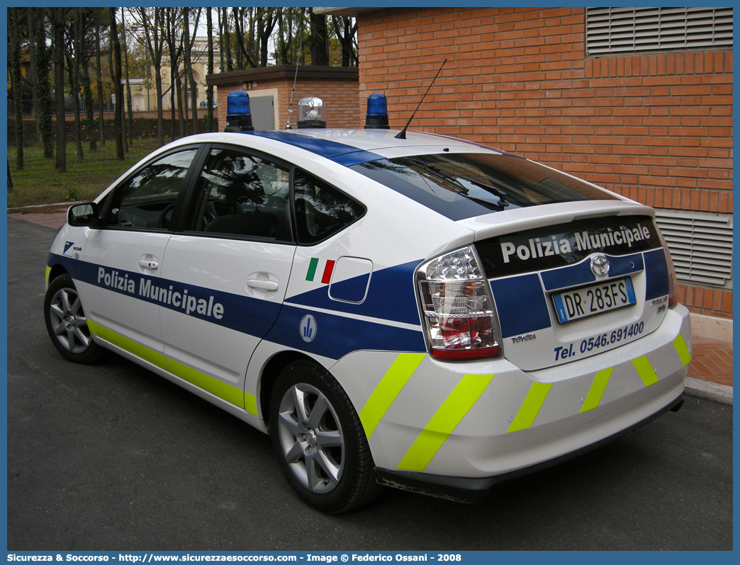 -
Polizia Municipale
Comune di Faenza
Toyota Prius II serie
Parole chiave: Polizia;Locale;Municipale;Faenza;Toyota;Prius