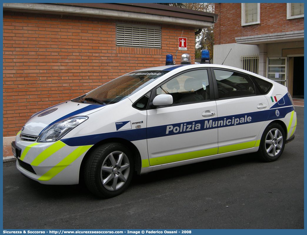 -
Polizia Municipale
Comune di Faenza
Toyota Prius II serie
Parole chiave: Polizia;Locale;Municipale;Faenza;Toyota;Prius