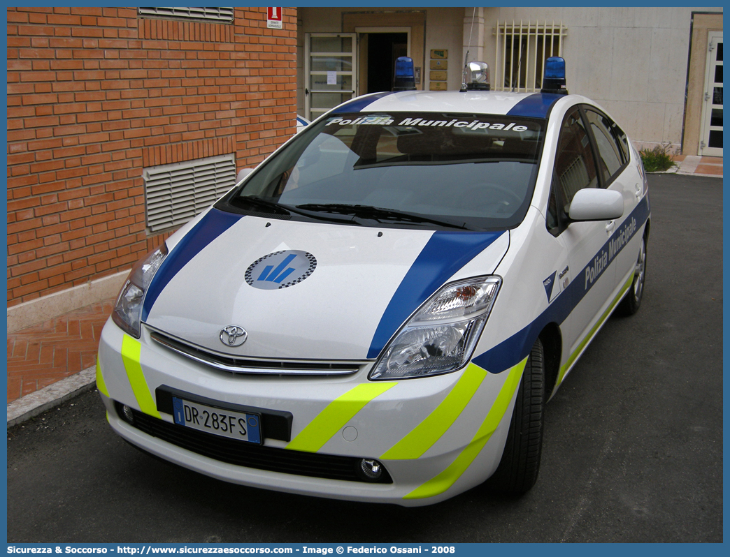 -
Polizia Municipale
Comune di Faenza
Toyota Prius II serie
Parole chiave: Polizia;Locale;Municipale;Faenza;Toyota;Prius