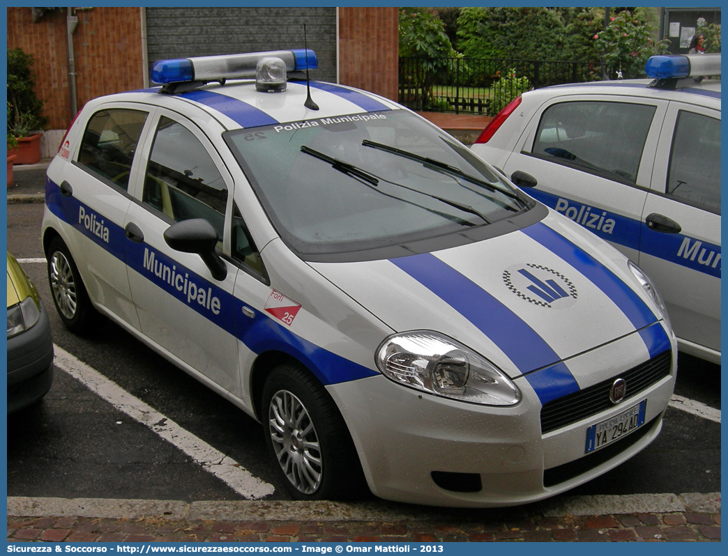 Polizia Locale YA294AD
Polizia Municipale
Comune di Forlì
Fiat Grande Punto
Allestitore Focaccia Group S.r.l.
Parole chiave: Polizia;Locale;Municipale;Forlì;Forli;Fiat;Grande Punto;YA294AD;YA 294 AD;Focaccia