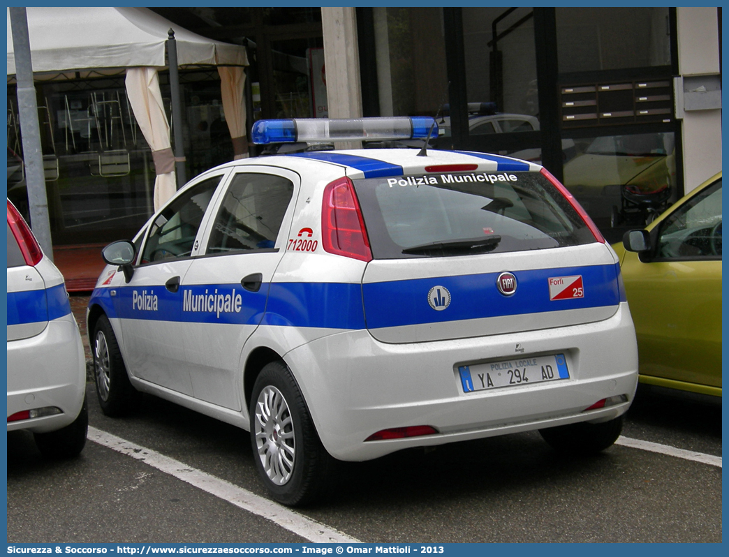 Polizia Locale YA294AD
Polizia Municipale
Comune di Forlì
Fiat Grande Punto
Allestitore Focaccia Group S.r.l.
Parole chiave: Polizia;Locale;Municipale;Forlì;Forli;Fiat;Grande Punto;YA294AD;YA 294 AD;Focaccia