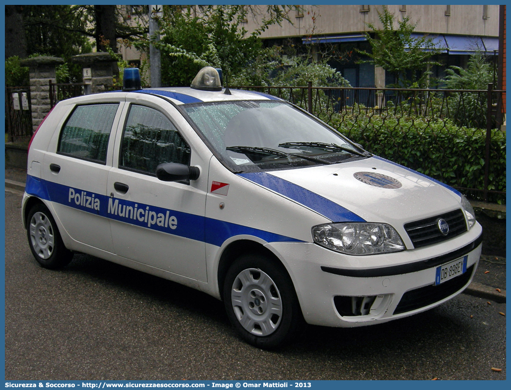 -
Polizia Municipale
Comune di Rimini
Fiat Punto III serie
Parole chiave: Polizia;Locale;Municipale;Rimini;Fiat;Punto