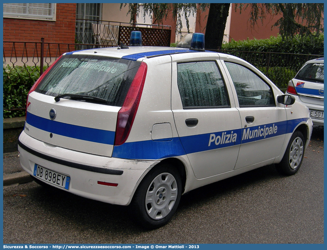 -
Polizia Municipale
Comune di Rimini
Fiat Punto III serie
Parole chiave: Polizia;Locale;Municipale;Rimini;Fiat;Punto