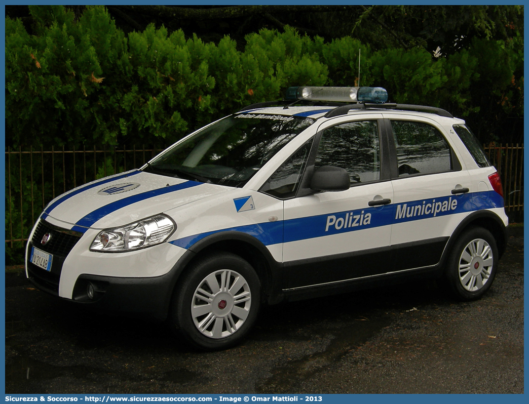 Polizia Locale YA214AB
Polizia Municipale
Comune di Zola Predosa
Fiat Sedici I serie
Allestitore Focaccia Group S.r.l.
Parole chiave: Polizia;Locale;Municipale;Zola Predosa;Fiat;Sedici;Focaccia;YA214AB;YA 214 AB