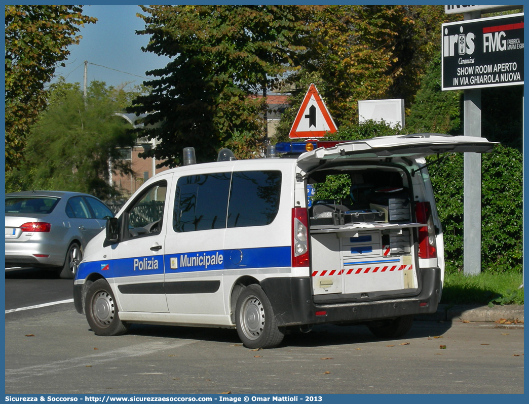 Polizia Locale YA008AB
Polizia Municipale
Comune di Sassuolo
Fiat Scudo IV serie
Allestitore Bertazzoni S.r.l.
Parole chiave: Polizia;Locale;Municipale;Sassuolo;Fiat;Scudo;Bertazzoni;YA008AB;YA 008 AB