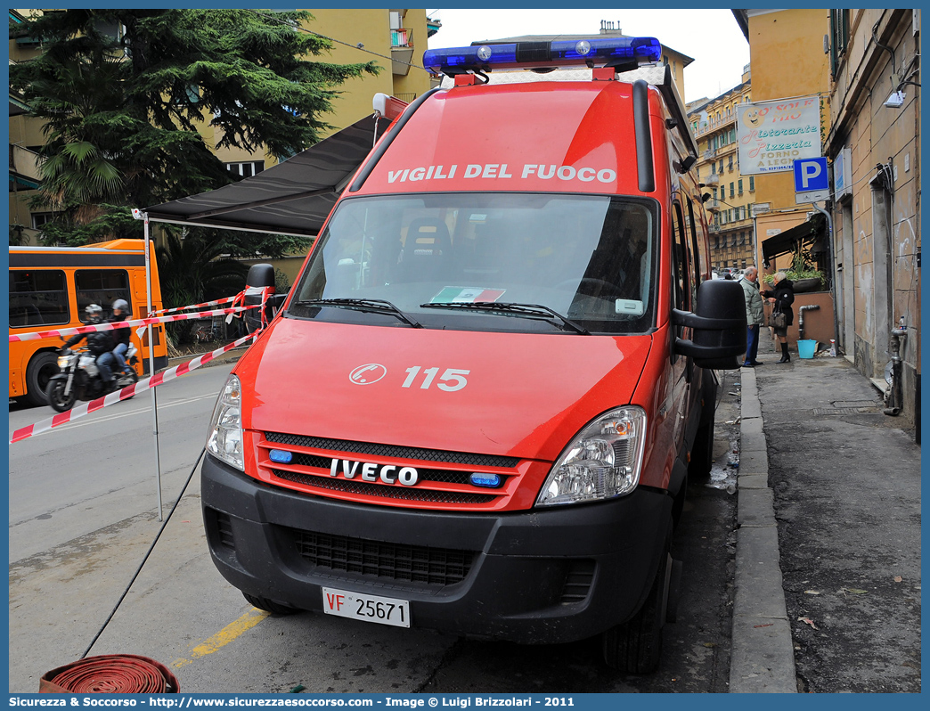 VF 25671
Corpo Nazionale Vigili del Fuoco
Iveco Daily 65C18 IV serie
Allestitore Magirus Thales
Parole chiave: Corpo;Nazionale;Vigili del Fuoco;Vigili;Fuoco;AutoFurgone;Unità;Unita;Comando;Crisi;Locale;Logistico;Posto;Avanzato;AF/UCL;AF;UCL;Iveco;Daily;65C18;Magirus;Thales;VF;25671