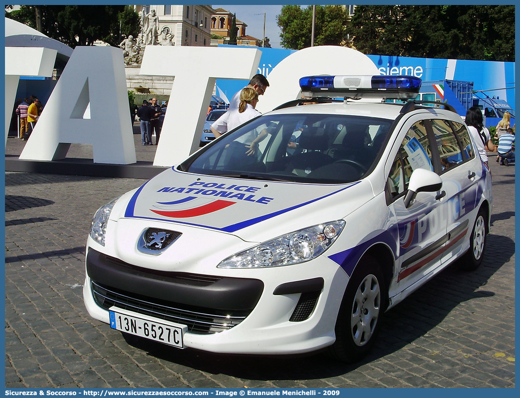 -
République Française
Police Nationale
Peugeot 308 Station Wagon I serie
Parole chiave: Repubblica;Francese;République;Française;Police;Nationale;Polizia;Nazionale;Peugeot;308;Station;Wagon;SW