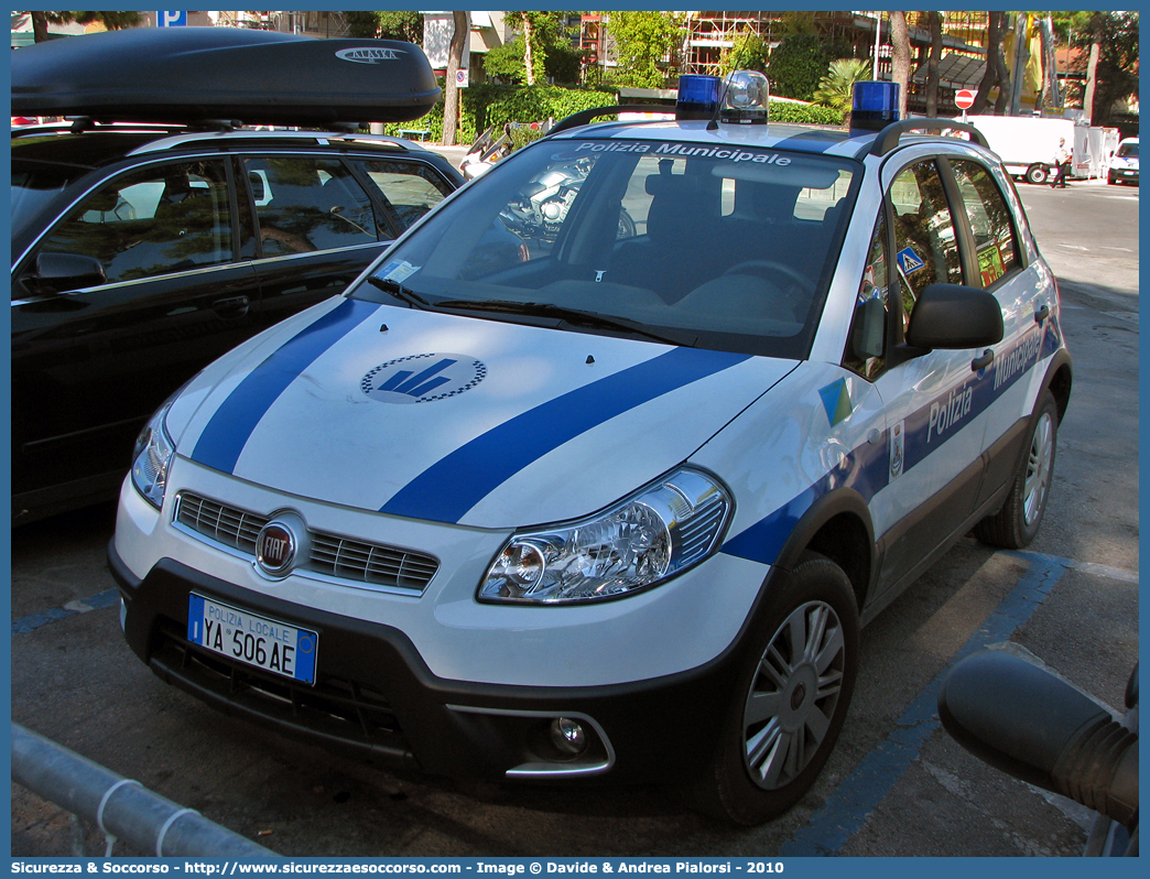 Polizia Locale YA506AE
Polizia Municipale
Comune di Borghi
Fiat Sedici II serie
Allestitore Focaccia Group S.r.l.
Parole chiave: Polizia;Locale;Municipale;Borghi;Fiat;Sedici;Focaccia;YA506AE;YA 506 AE