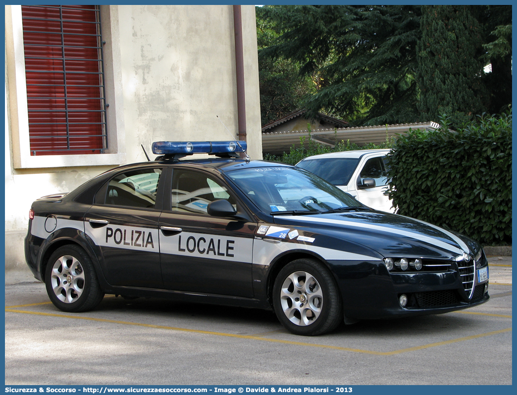 Polizia Locale YA865AA
Polizia Locale
Consorzio Nord Est Vicentino
Alfa Romeo 159
Allestitore Ciabilli S.r.l.
Parole chiave: Municipale;NEVI;Thiene;Chiuppano;Dueville;Caltrano;Sandrigo;Sarcedo;Lusiana;Zanè;Zugliano;Schiavon;Fara Vicentino;Calvene;Lugo di Vicenza;Bolzano Vicentino;Bressanvido;Villaverla;Carrè;Montecchio Precalcino;Monticello Conte Otto;Alfa Romeo;159;YA 865 AA