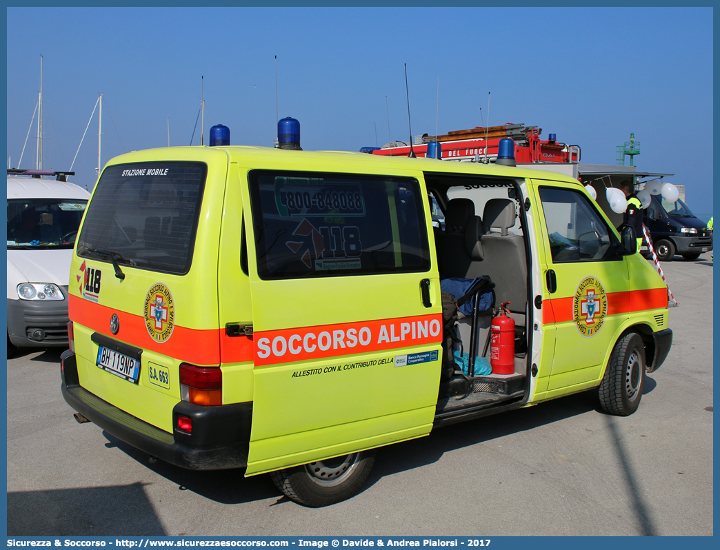 SA 663
Corpo Nazionale
Soccorso Alpino e Speleologico
Delegazione Alpina
XXV Emilia Romagna
Volkswagen Transporter T4
Parole chiave: CNSAS;C.N.S.A.S.;Corpo;Nazionale;Soccorso;Alpino;Speleologico;Emilia;Romagna;SAER;S.A.E.R.;Volkswagen;Transporter;T4;T 4